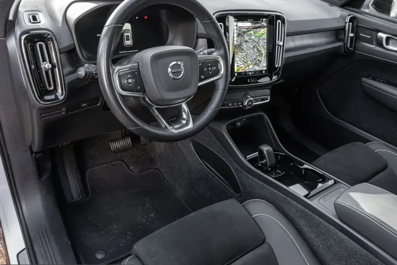 Volvo XC40 din 2022 cu 57.689 km - oferta VOL231967 - foto 6