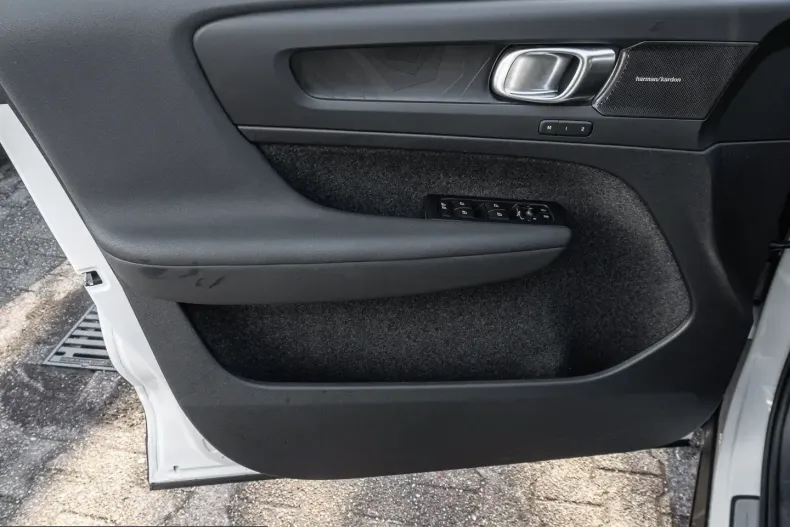 Volvo XC40 din 2022 cu 57.689 km - oferta VOL231967 - foto 14