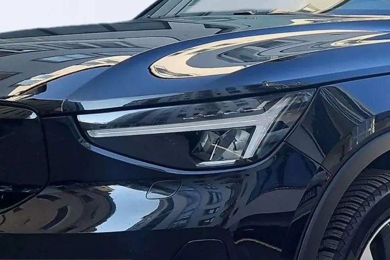 Volvo XC40 din 2022 cu 67.900 km - oferta VOL231968 - foto 5