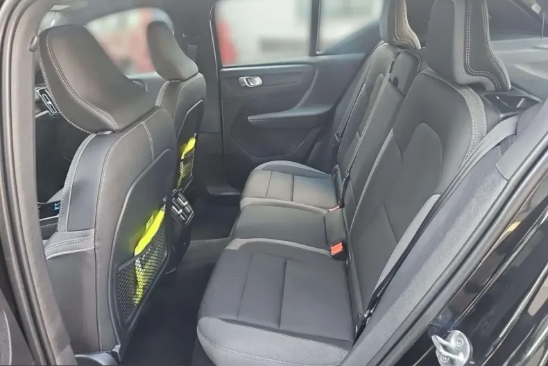 Volvo XC40 din 2022 cu 67.900 km - oferta VOL231968 - foto 11