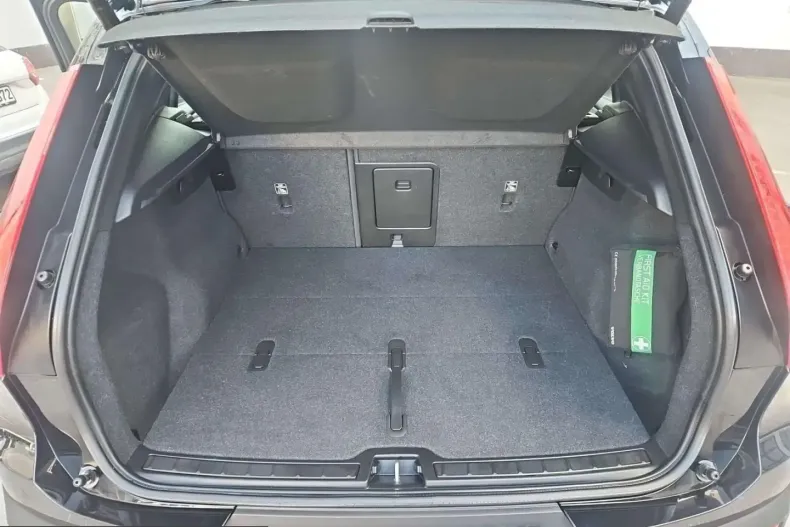 Volvo XC40 din 2022 cu 67.900 km - oferta VOL231968 - foto 12