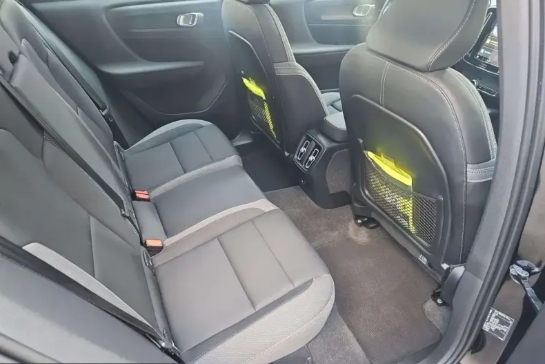 Volvo XC40 din 2022 cu 67.900 km - oferta VOL231968 - foto 13