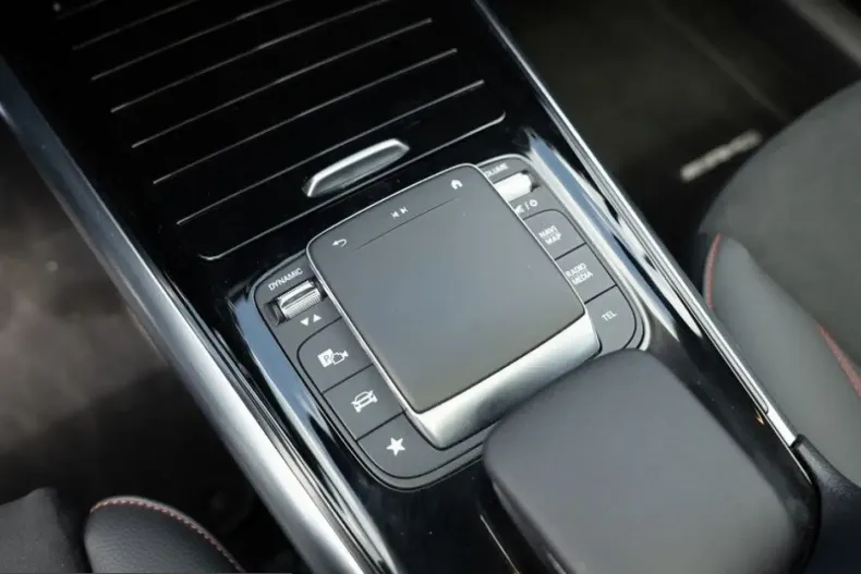 Mercedes-Benz GLA 200 (Clasa GLA) din 2023 cu 30.580 km - oferta MER231970 - foto 16