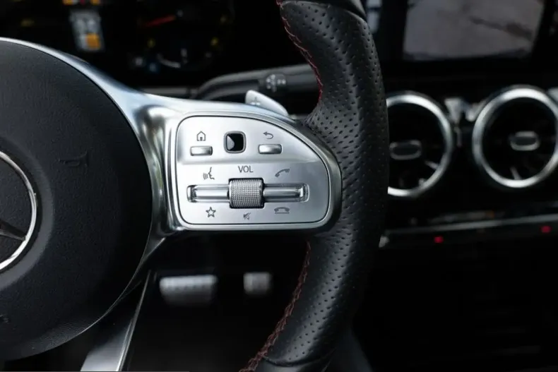 Mercedes-Benz GLA 200 (Clasa GLA) din 2023 cu 30.580 km - oferta MER231970 - foto 17