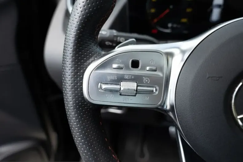 Mercedes-Benz GLA 200 (Clasa GLA) din 2023 cu 30.580 km - oferta MER231970 - foto 18