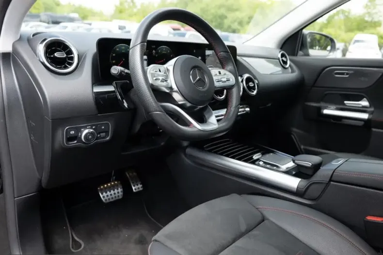 Mercedes-Benz GLA 200 (Clasa GLA) din 2023 cu 30.580 km - oferta MER231970 - foto 22