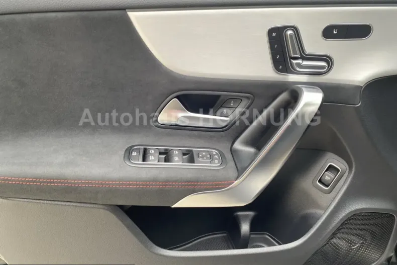 Mercedes-Benz CLA 250 (Clasa CLA) din 2025 cu 3.793 km - oferta MER231972 - foto 10
