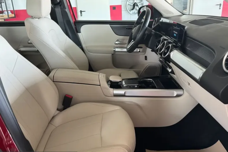 Mercedes-Benz GLB 200 (Clasa GLB) din 2023 cu 31.500 km - oferta MER231979 - foto 14