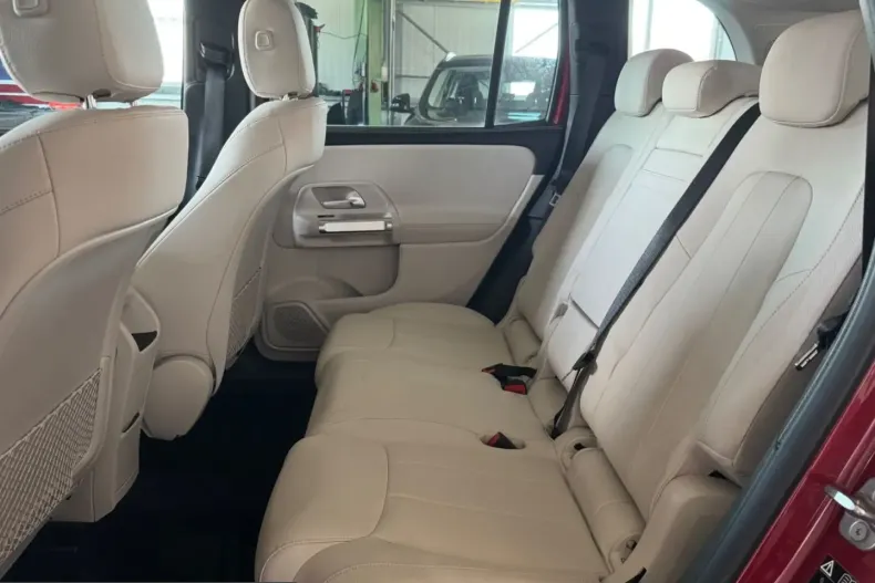 Mercedes-Benz GLB 200 (Clasa GLB) din 2023 cu 31.500 km - oferta MER231979 - foto 16