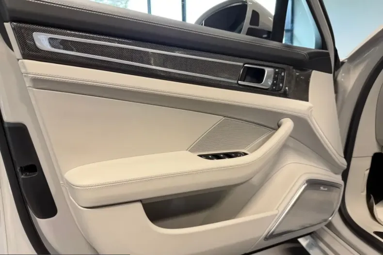 Porsche Panamera din 2023 cu 59.000 km - oferta POR232037 - foto 4
