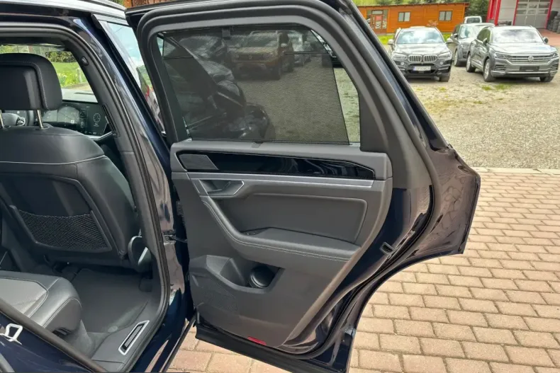 Volkswagen Touareg din 2024 cu 141.000 km - oferta VOL232084 - foto 12