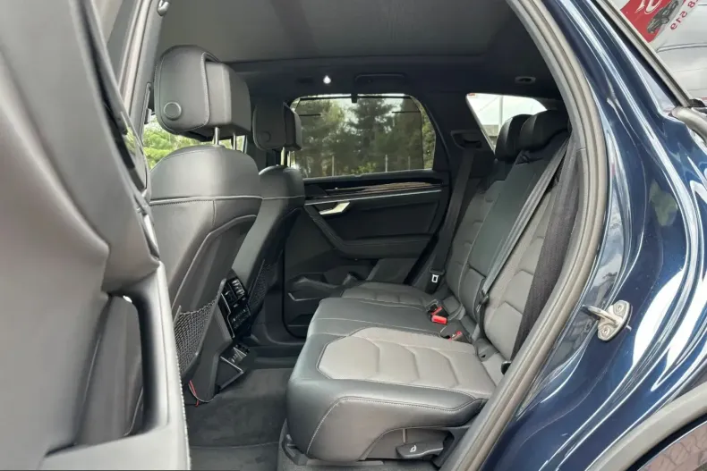 Volkswagen Touareg din 2024 cu 141.000 km - oferta VOL232084 - foto 32