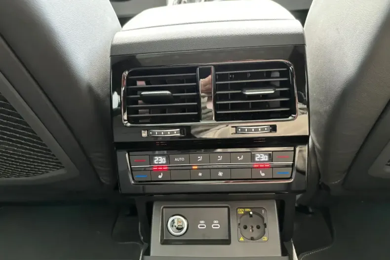 Volkswagen Touareg din 2024 cu 141.000 km - oferta VOL232084 - foto 36
