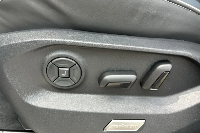 Volkswagen Touareg din 2026 cu 3.000 km - oferta VOL232105 - foto 13