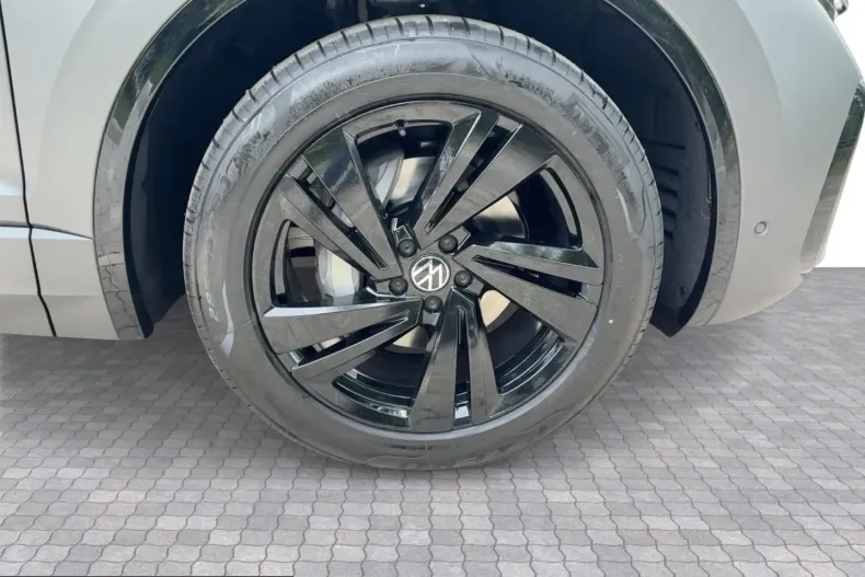 Volkswagen Touareg din 2026 cu 3.000 km - oferta VOL232105 - foto 16
