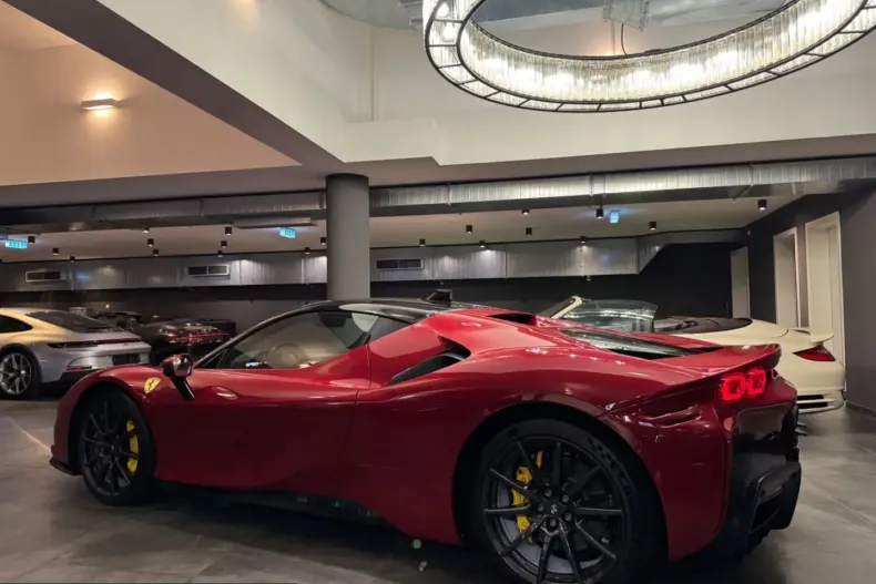 Ferrari SF90 din 2022 cu 2.500 km - oferta FER232113 - foto 2