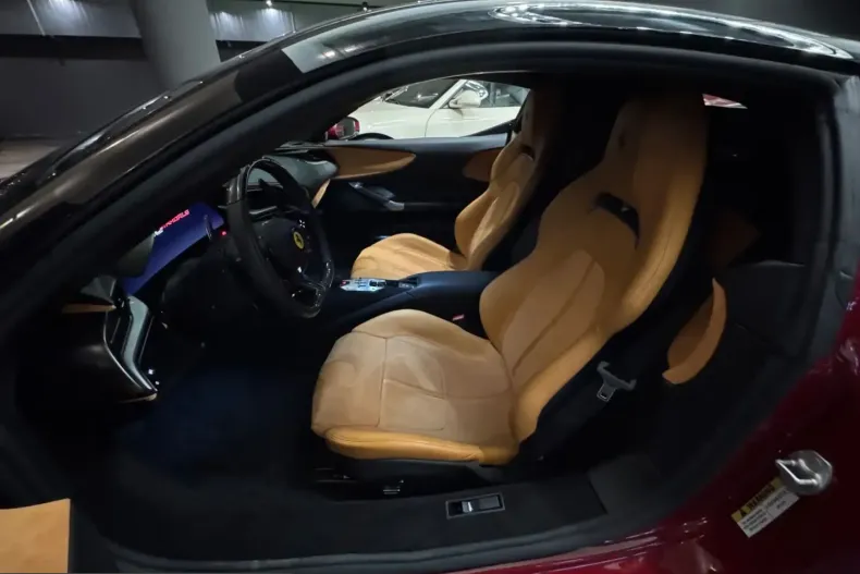 Ferrari SF90 din 2022 cu 2.500 km - oferta FER232113 - foto 6