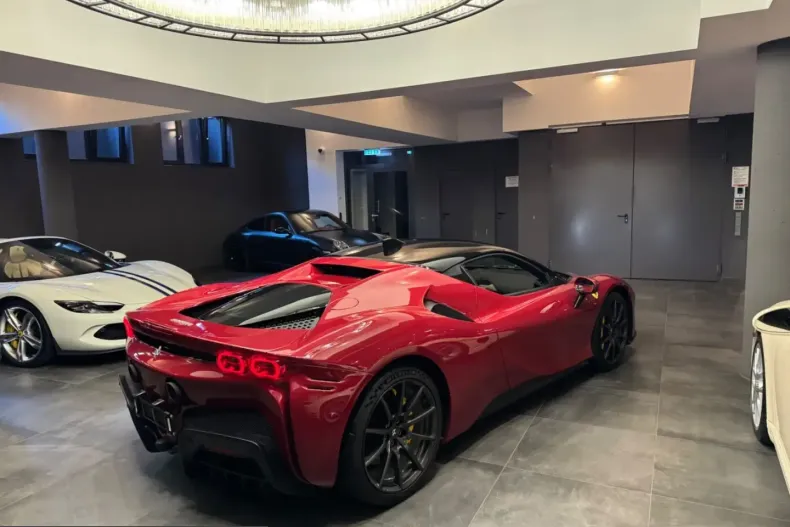 Ferrari SF90 din 2022 cu 2.500 km - oferta FER232113 - foto 11