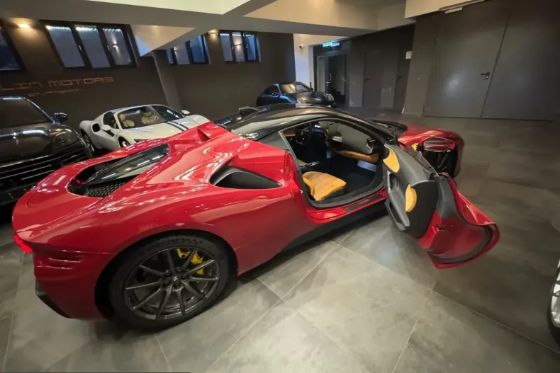Ferrari SF90 din 2022 cu 2.500 km - oferta FER232113 - foto 12