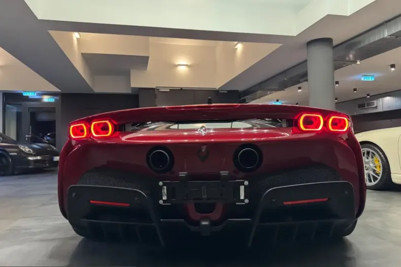 Ferrari SF90 din 2022 cu 2.500 km - oferta FER232113 - foto 13