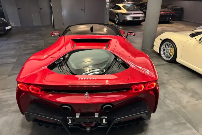 Ferrari SF90 din 2022 cu 2.500 km - oferta FER232113 - foto 14