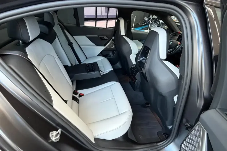 BMW M5 (Seria 5) din 2025 cu 23.870 km - oferta BMW232174 - foto 24