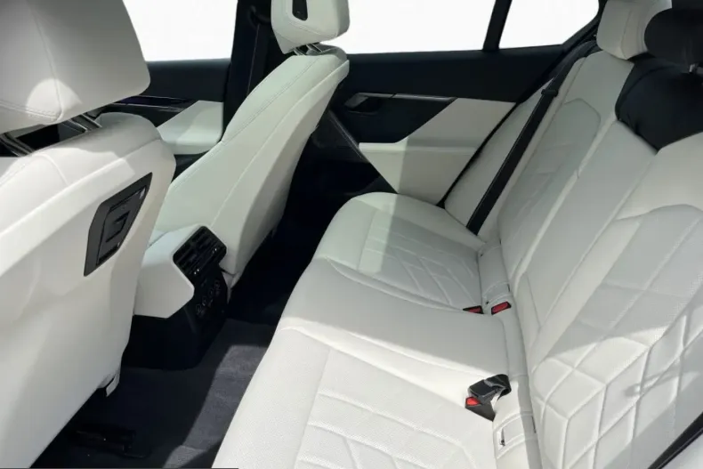 BMW 550 (Seria 5) din 2025 cu 15.350 km - oferta BMW232245 - foto 8
