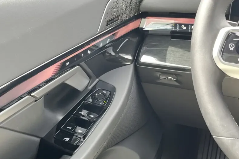 BMW 550 (Seria 5) din 2025 cu 15.350 km - oferta BMW232245 - foto 11