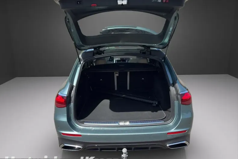 Mercedes-Benz E 200 (Clasa E) din 2024 cu 34.290 km - oferta MER232260 - foto 8
