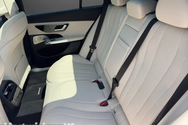 Mercedes-Benz E 200 (Clasa E) din 2024 cu 34.290 km - oferta MER232260 - foto 13