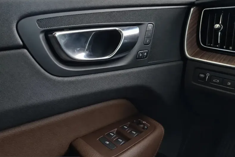 Volvo XC60 din 2021 cu 51.091 km - oferta VOL232269 - foto 20