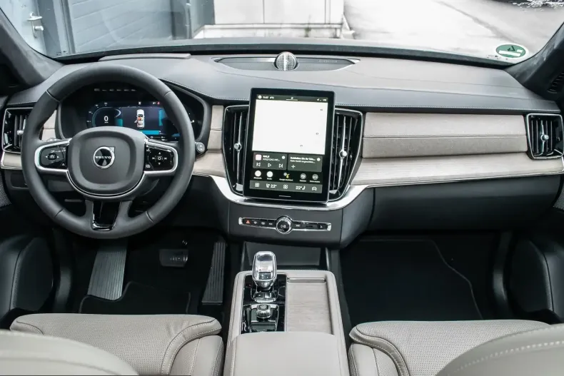 Volvo XC90 din 2025 cu 12.000 km - oferta VOL232277 - foto 6