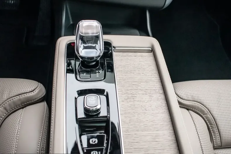Volvo XC90 din 2025 cu 12.000 km - oferta VOL232277 - foto 10