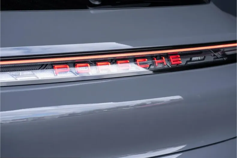 Porsche Taycan din 2025 cu 22.900 km - oferta POR232286 - foto 12