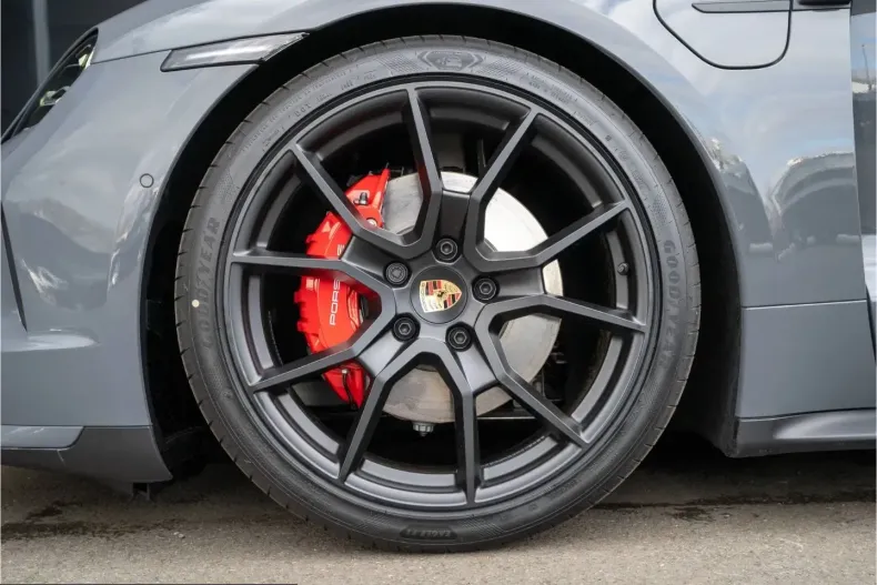 Porsche Taycan din 2025 cu 22.900 km - oferta POR232286 - foto 14