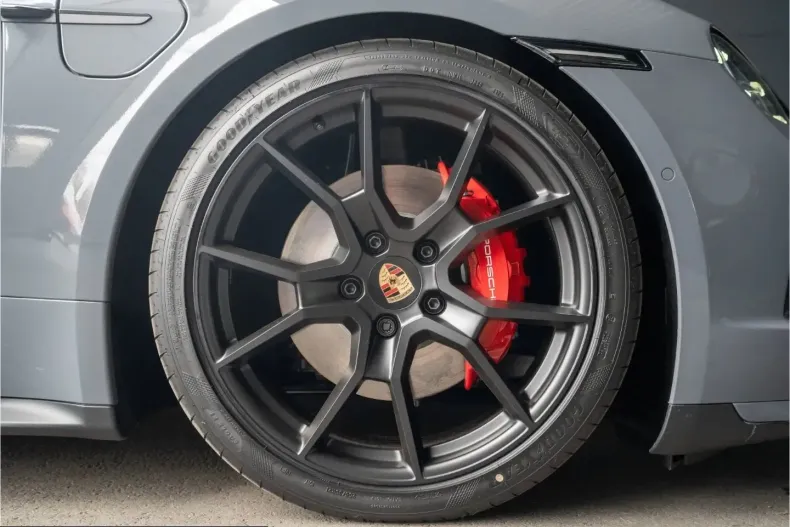Porsche Taycan din 2025 cu 22.900 km - oferta POR232286 - foto 16