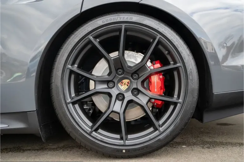 Porsche Taycan din 2025 cu 22.900 km - oferta POR232286 - foto 17