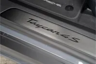Porsche Taycan din 2025 cu 22.900 km - oferta POR232286 - foto 30
