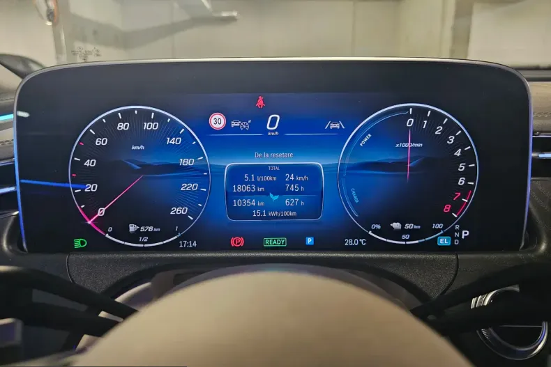 Mercedes-Benz E 400 (Clasa E) din 2024 cu 18.500 km - oferta MER232298 - foto 3