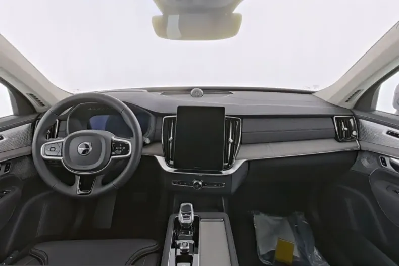Volvo XC90 din 2025 cu 11.900 km - oferta VOL232344 - foto 5