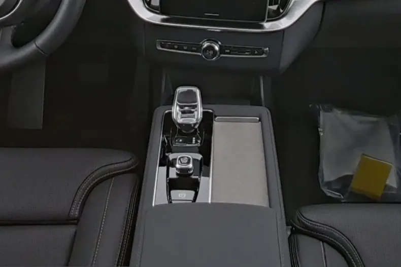 Volvo XC90 din 2025 cu 11.900 km - oferta VOL232344 - foto 6