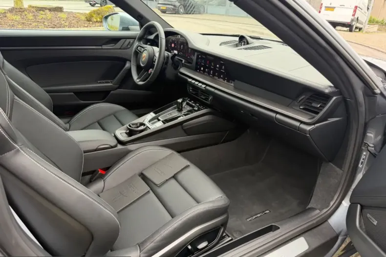 Porsche 992 din 2025 cu 2.380 km - oferta POR232353 - foto 13