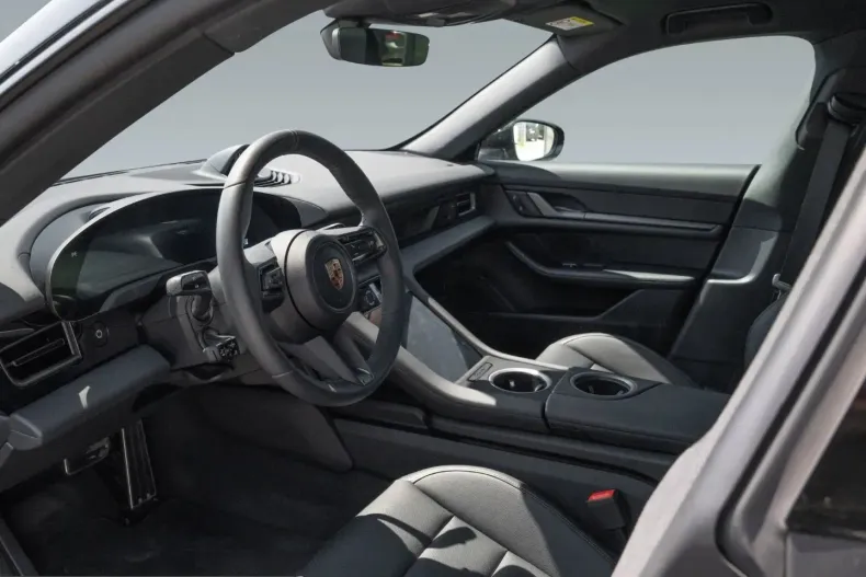 Porsche Taycan din 2025 cu 29.300 km - oferta POR232354 - foto 4