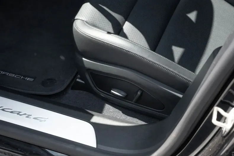 Porsche Taycan din 2025 cu 29.300 km - oferta POR232354 - foto 32