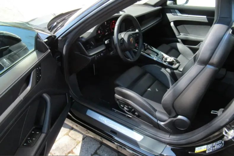 Porsche 992 din 2025 cu 5.000 km - oferta POR232355 - foto 4
