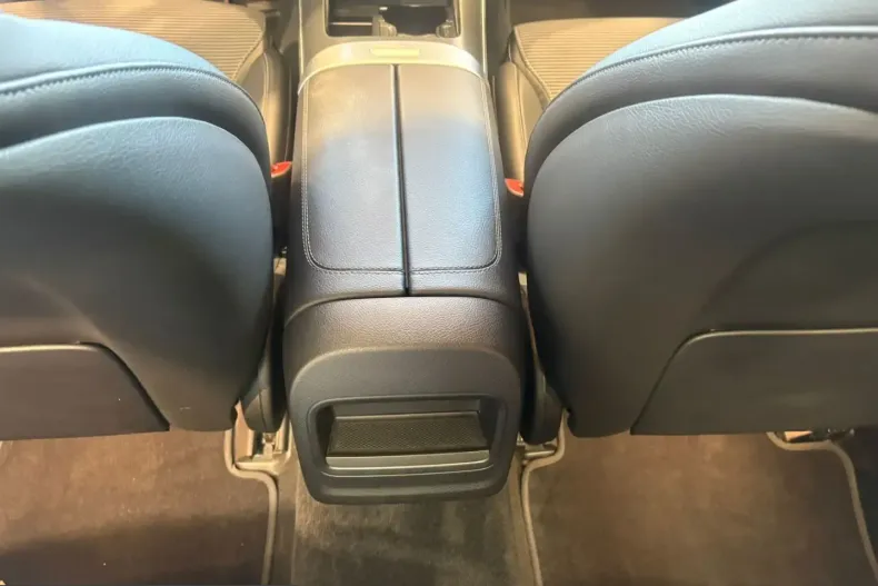 Mercedes-Benz C 300 (Clasa C) din 2023 cu 33.418 km - oferta MER232390 - foto 11
