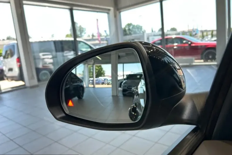 Mercedes-Benz C 300 (Clasa C) din 2023 cu 34.125 km - oferta MER232391 - foto 17