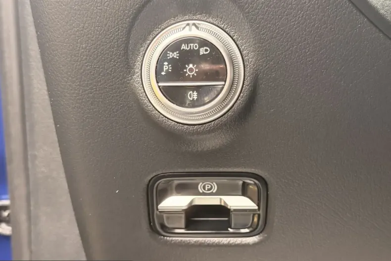 Mercedes-Benz C 300 (Clasa C) din 2024 cu 14.940 km - oferta MER232392 - foto 12