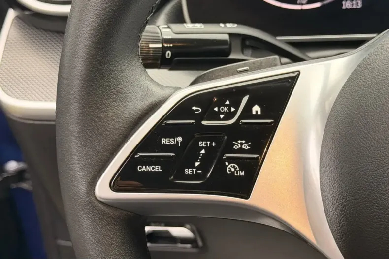 Mercedes-Benz C 300 (Clasa C) din 2024 cu 14.940 km - oferta MER232392 - foto 13