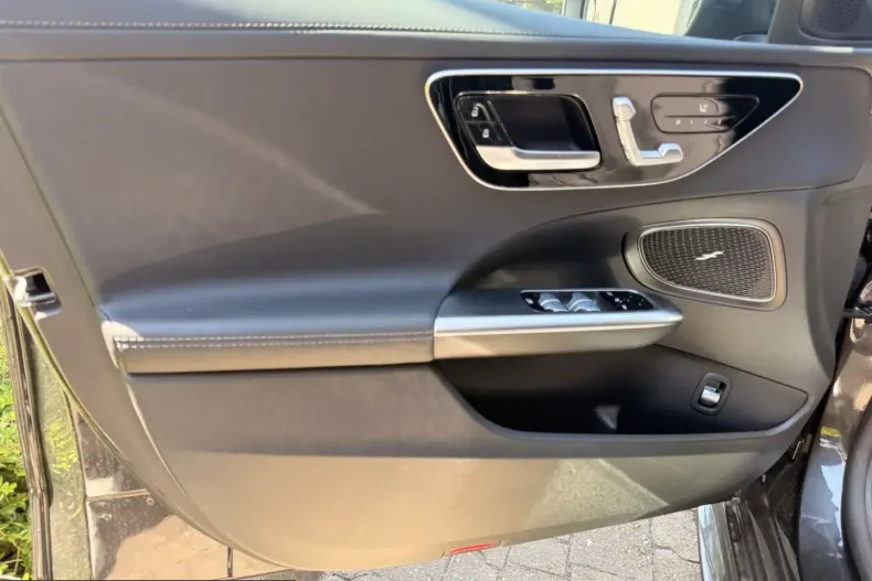 Mercedes-Benz C 300 (Clasa C) din 2024 cu 9.649 km - oferta MER232395 - foto 7